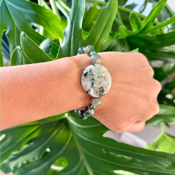 Strength in Stillness bracelet (one) - Picture 4 of 7